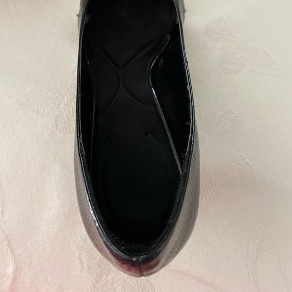 90’s Black and white patent leather spectator shoes. - Picture 6 of 9